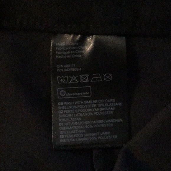 H&M skirt black w/ gold zipper🤩🤩🤩 - Picture 4 of 6